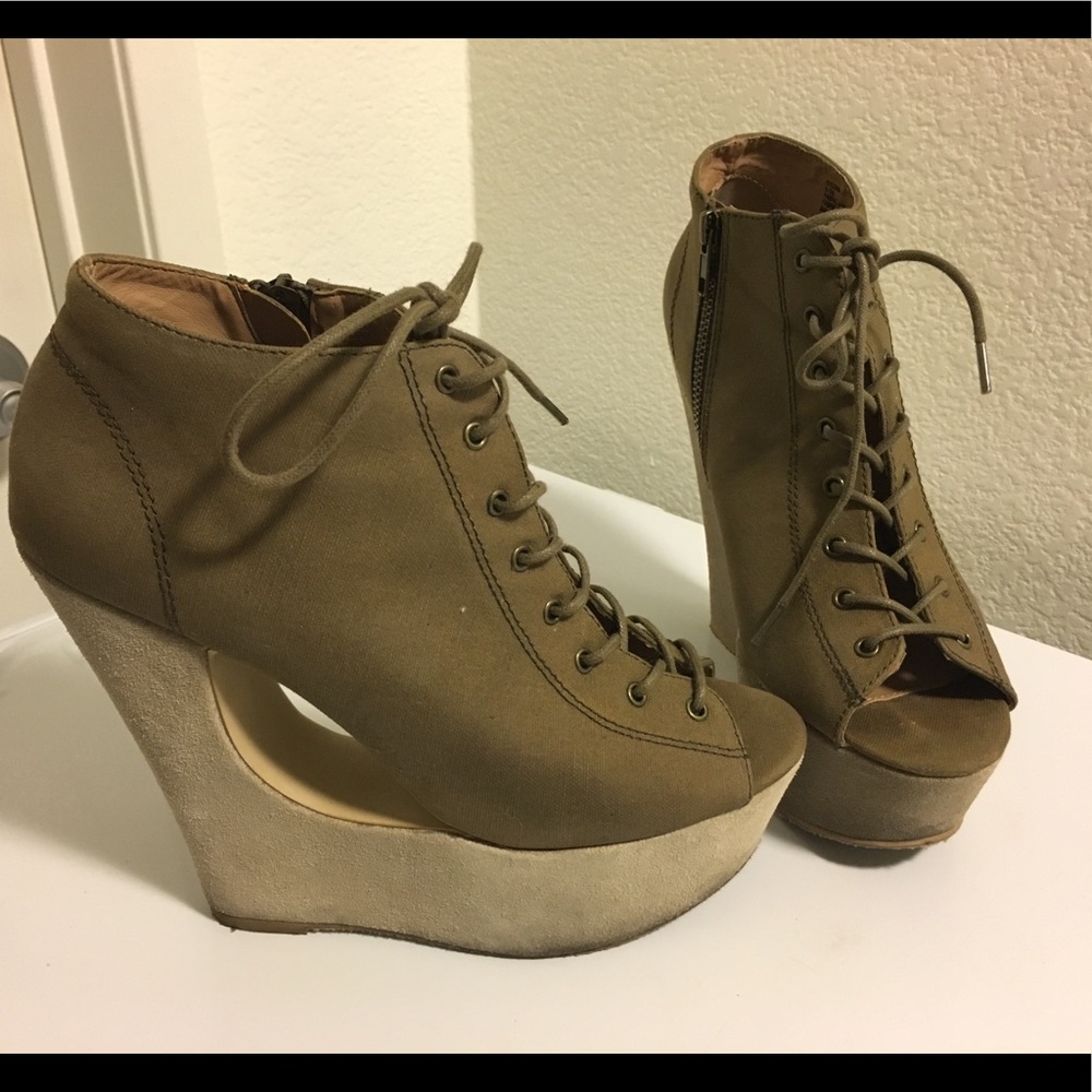 Steve Madden style: Dylonn, Color: Khaki/Olive